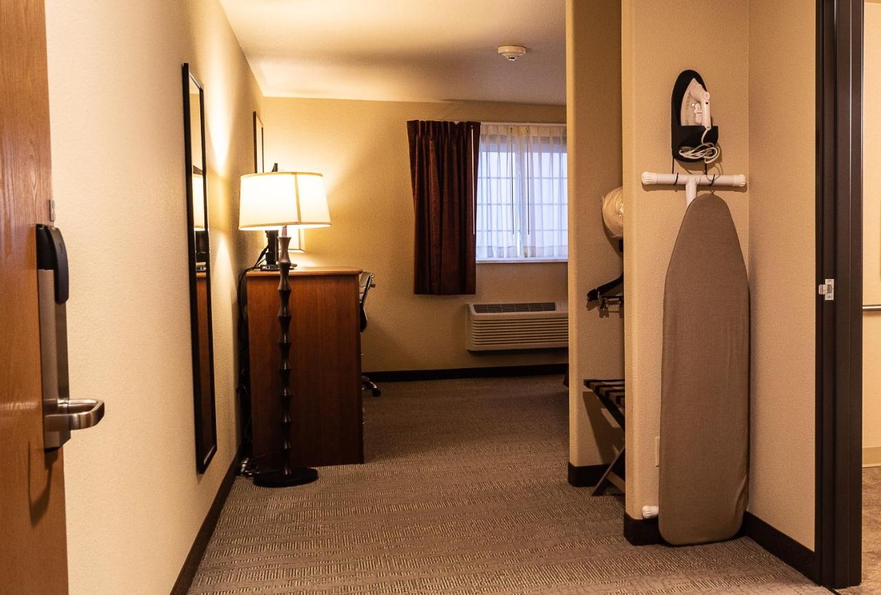 Newcastle Lodge & Convention Center エクステリア 写真
