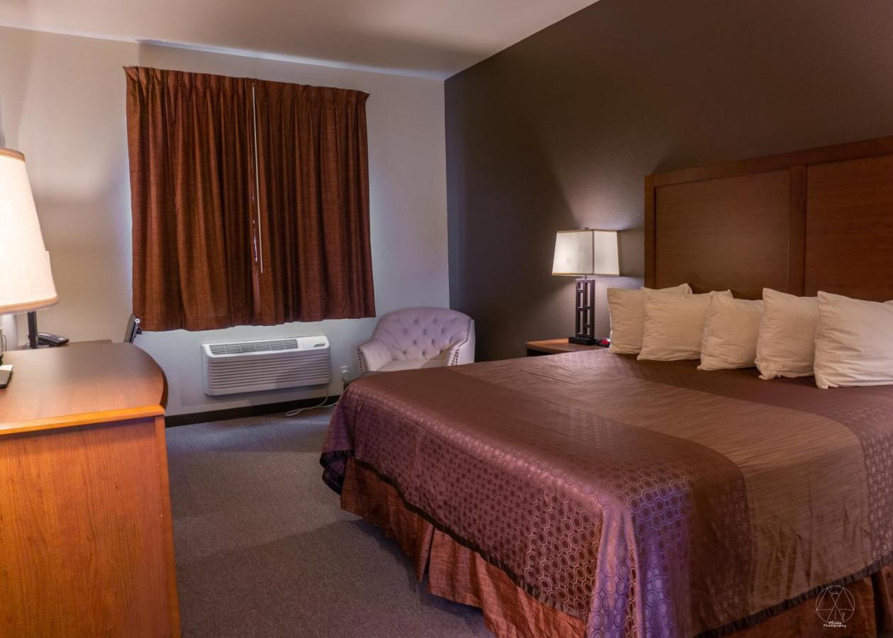 Newcastle Lodge & Convention Center エクステリア 写真