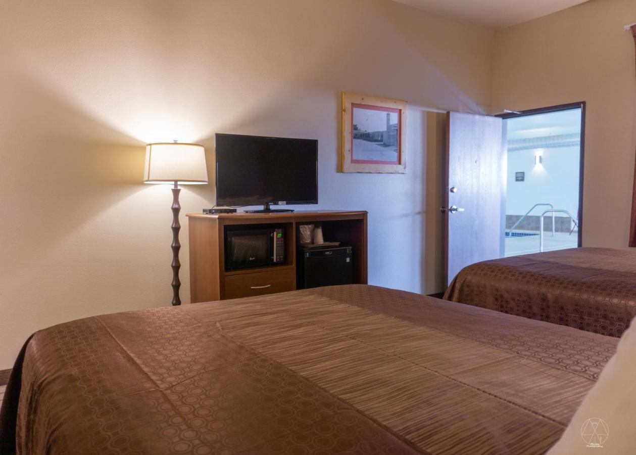 Newcastle Lodge & Convention Center エクステリア 写真