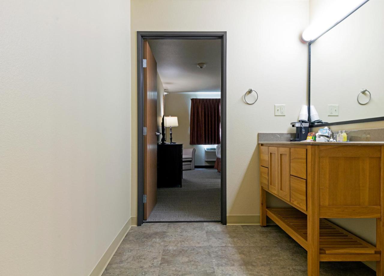 Newcastle Lodge & Convention Center エクステリア 写真