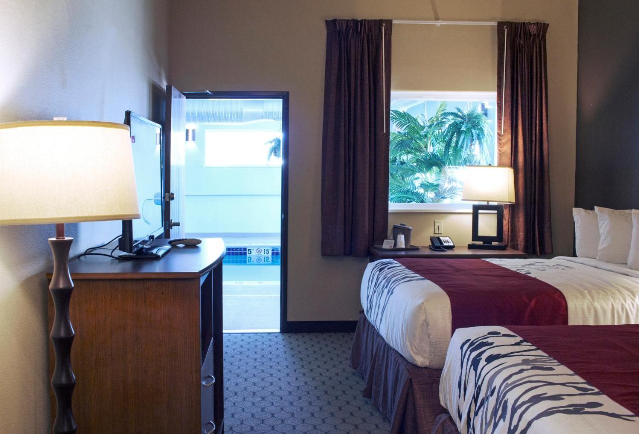 Newcastle Lodge & Convention Center エクステリア 写真