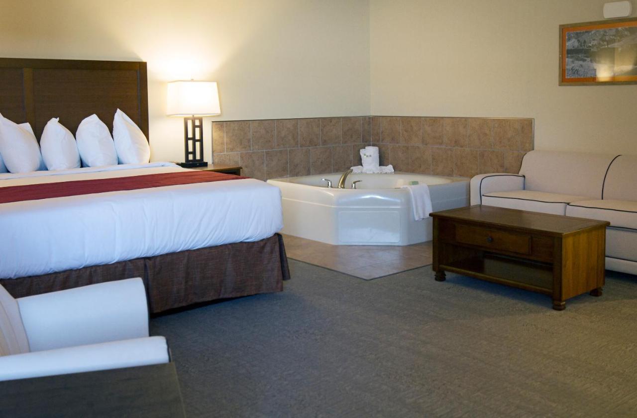 Newcastle Lodge & Convention Center エクステリア 写真