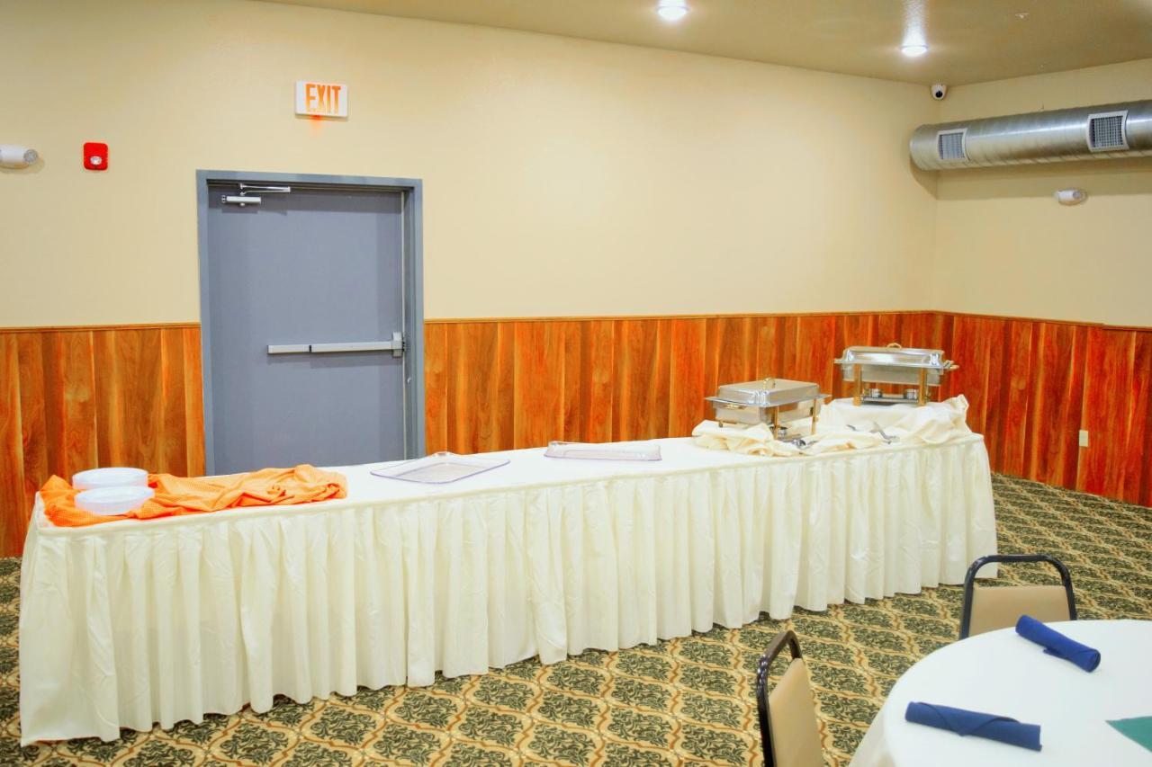 Newcastle Lodge & Convention Center エクステリア 写真