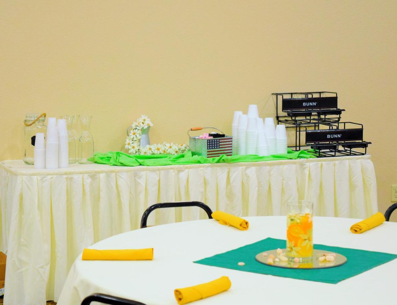 Newcastle Lodge & Convention Center エクステリア 写真