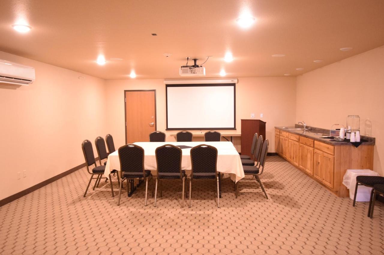 Newcastle Lodge & Convention Center エクステリア 写真