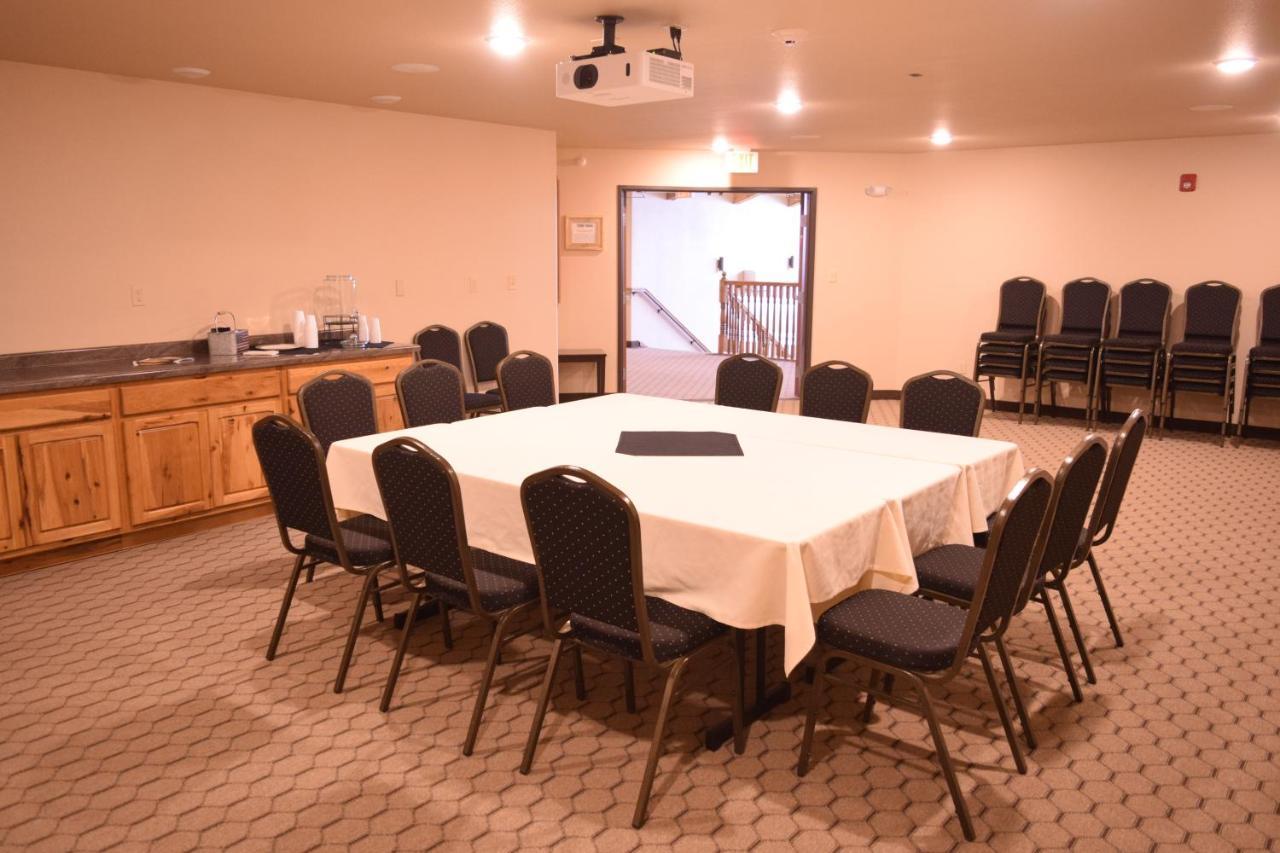 Newcastle Lodge & Convention Center エクステリア 写真