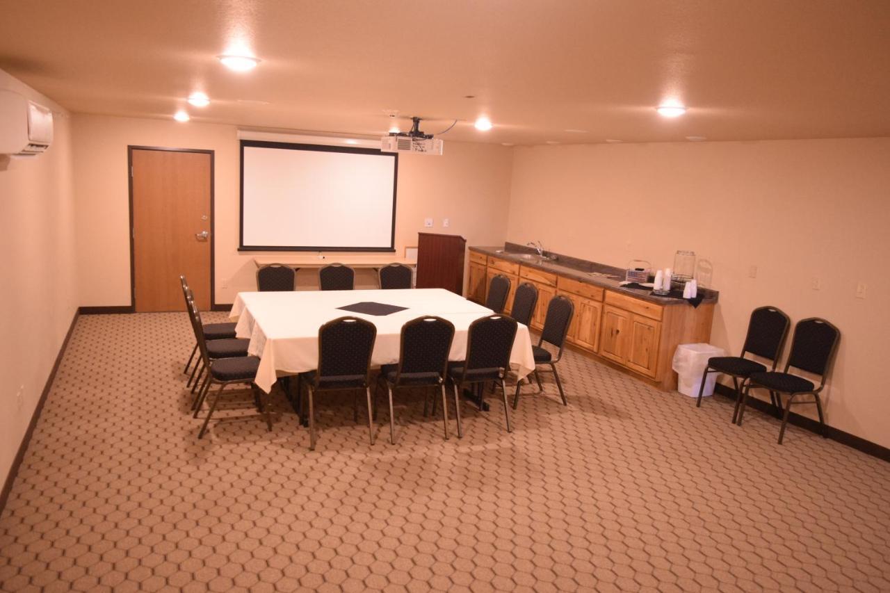 Newcastle Lodge & Convention Center エクステリア 写真